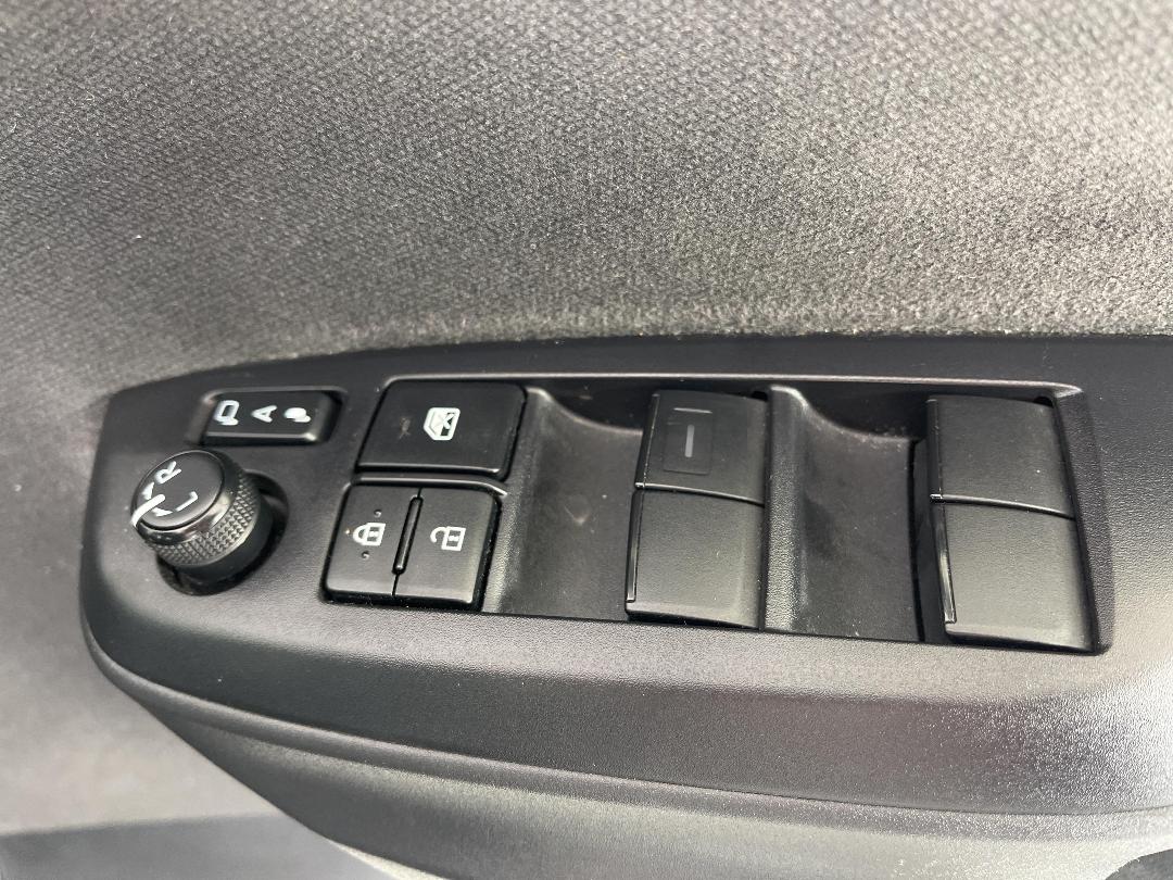 Photo '23' of Toyota Yaris