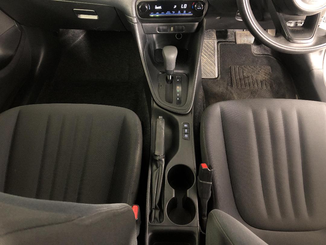 Photo '18' of Toyota Yaris