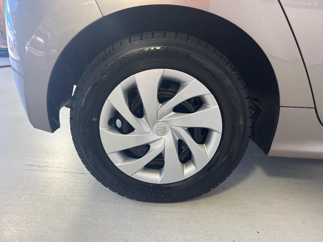 Photo '12' of Toyota Yaris