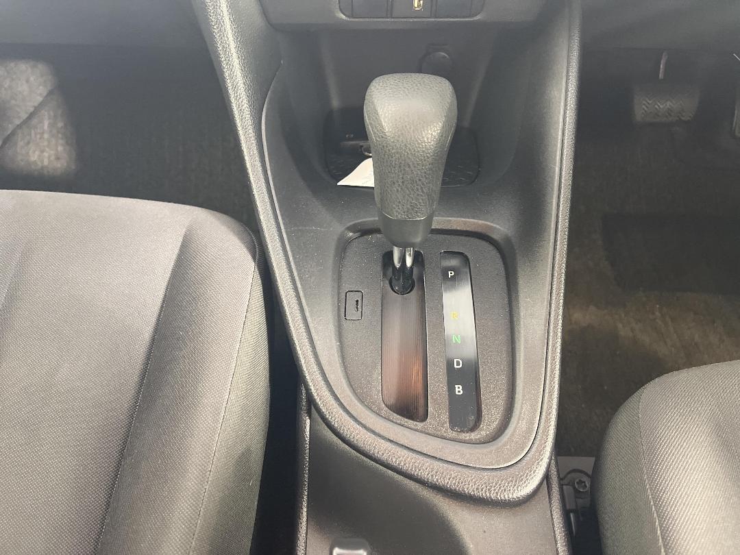 Photo '18' of Toyota Yaris