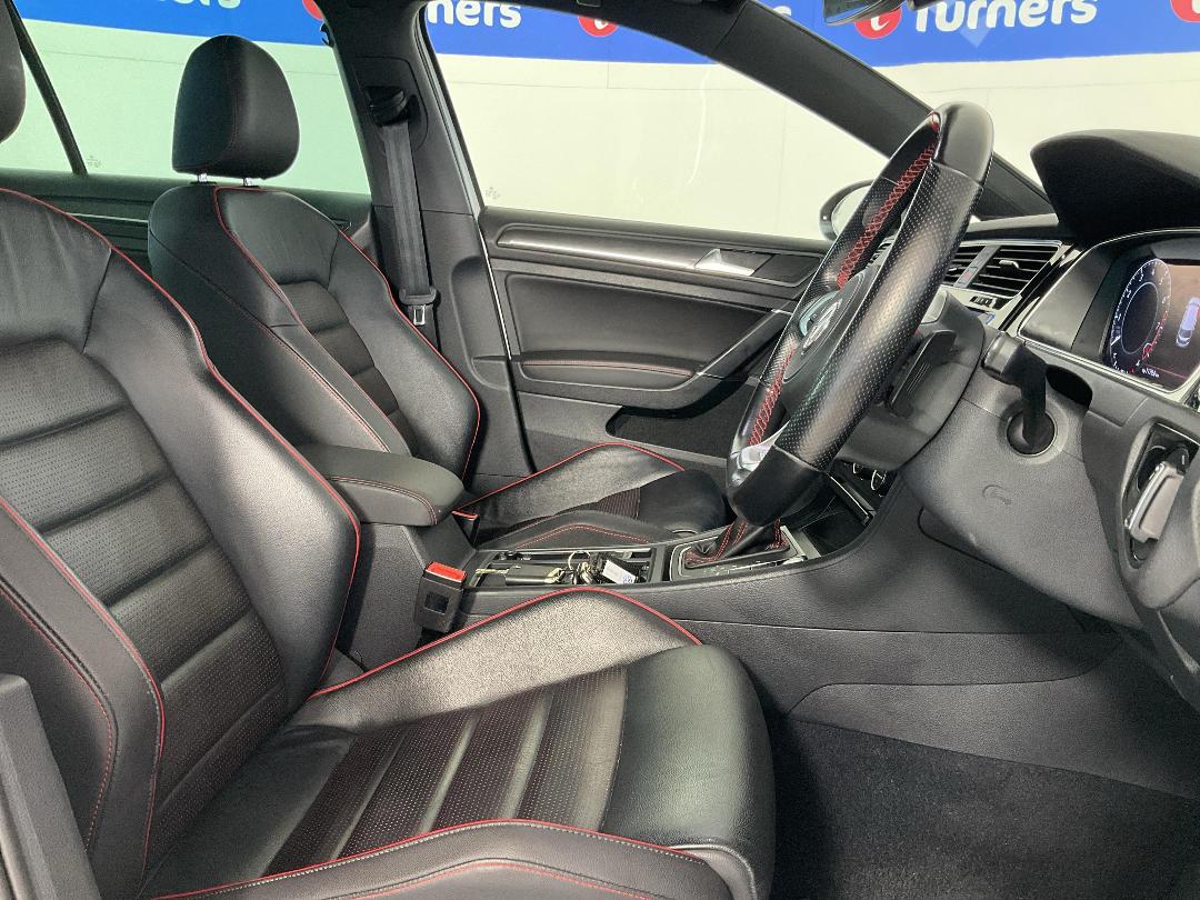 Photo '16' of Volkswagen Golf