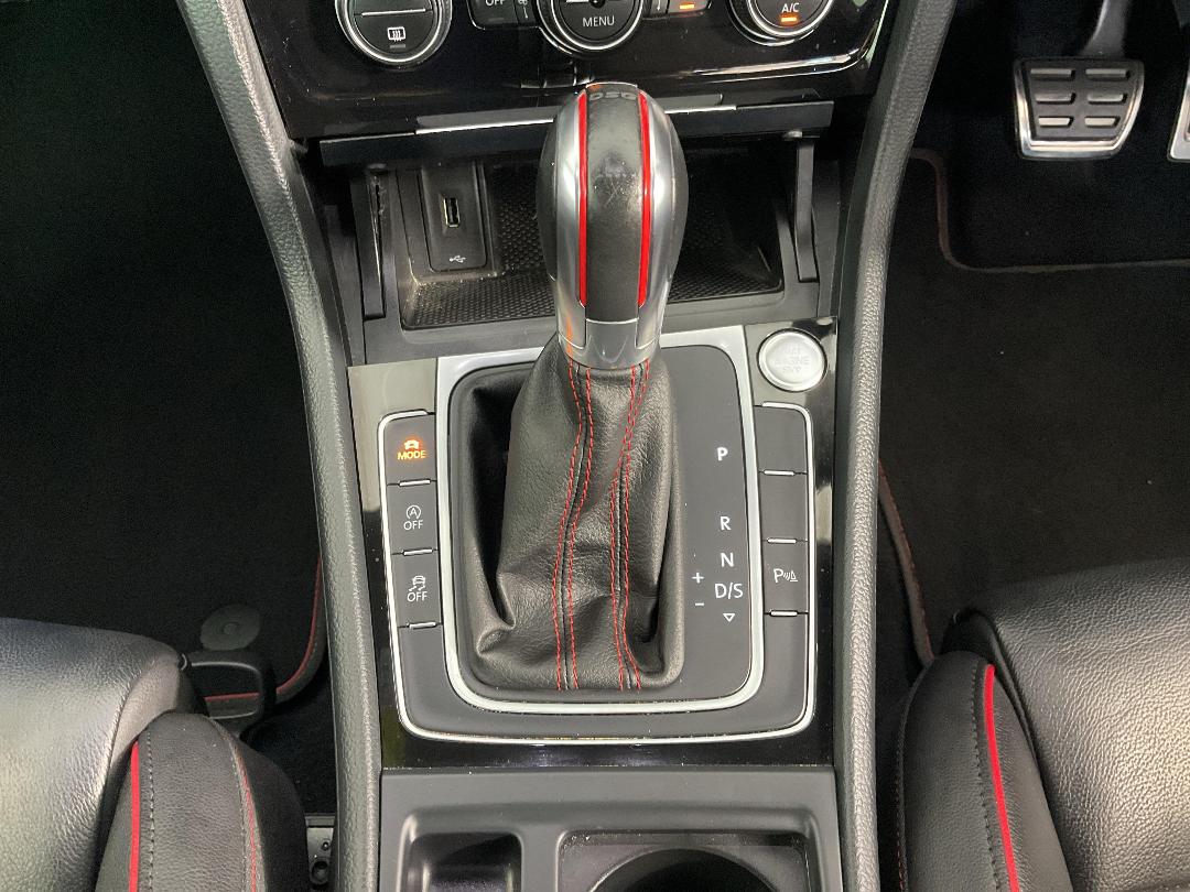 Photo '18' of Volkswagen Golf