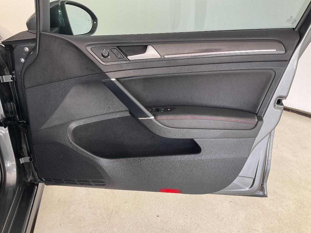 Photo '15' of Volkswagen Golf