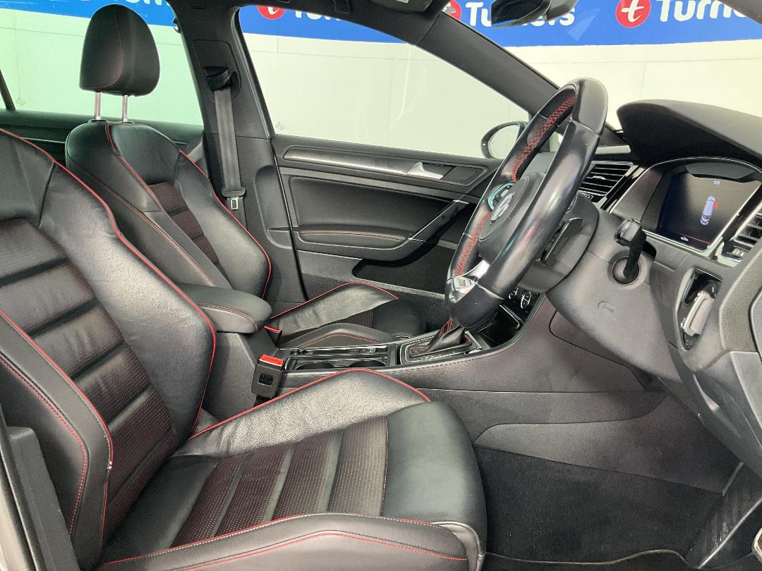 Photo '16' of Volkswagen Golf