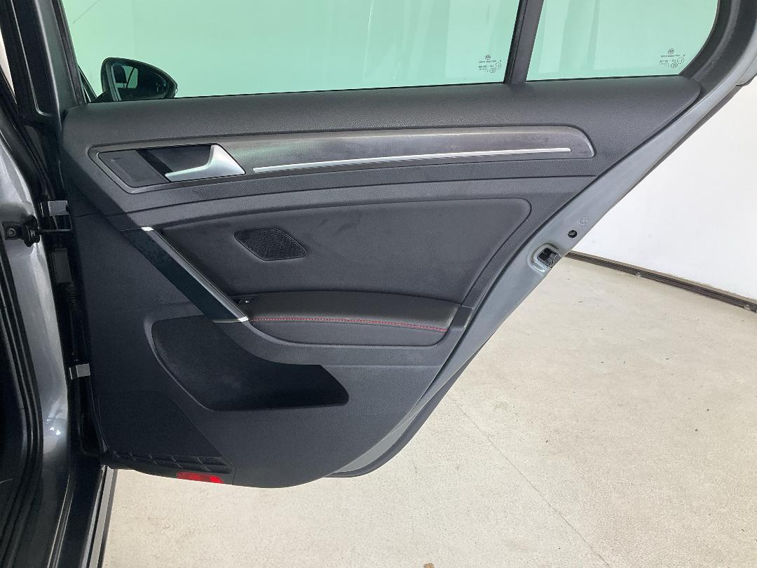 Photo '19' of Volkswagen Golf