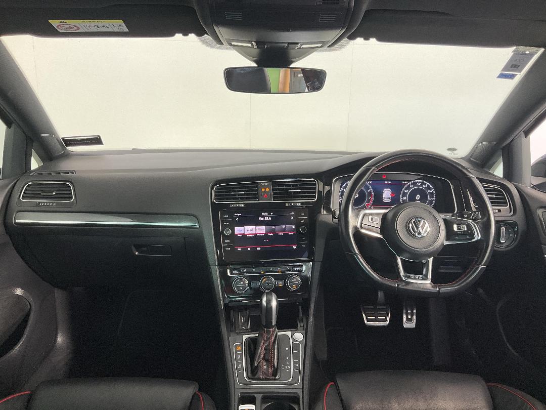 Photo '17' of Volkswagen Golf