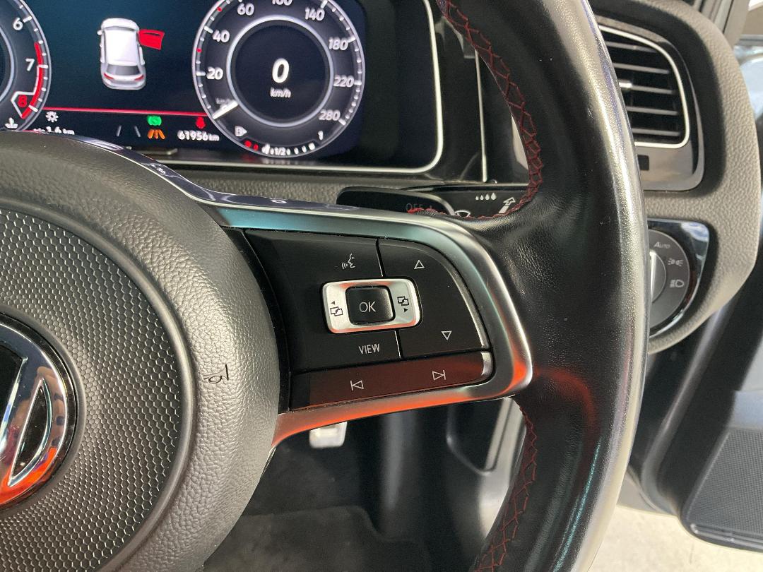 Photo '28' of Volkswagen Golf