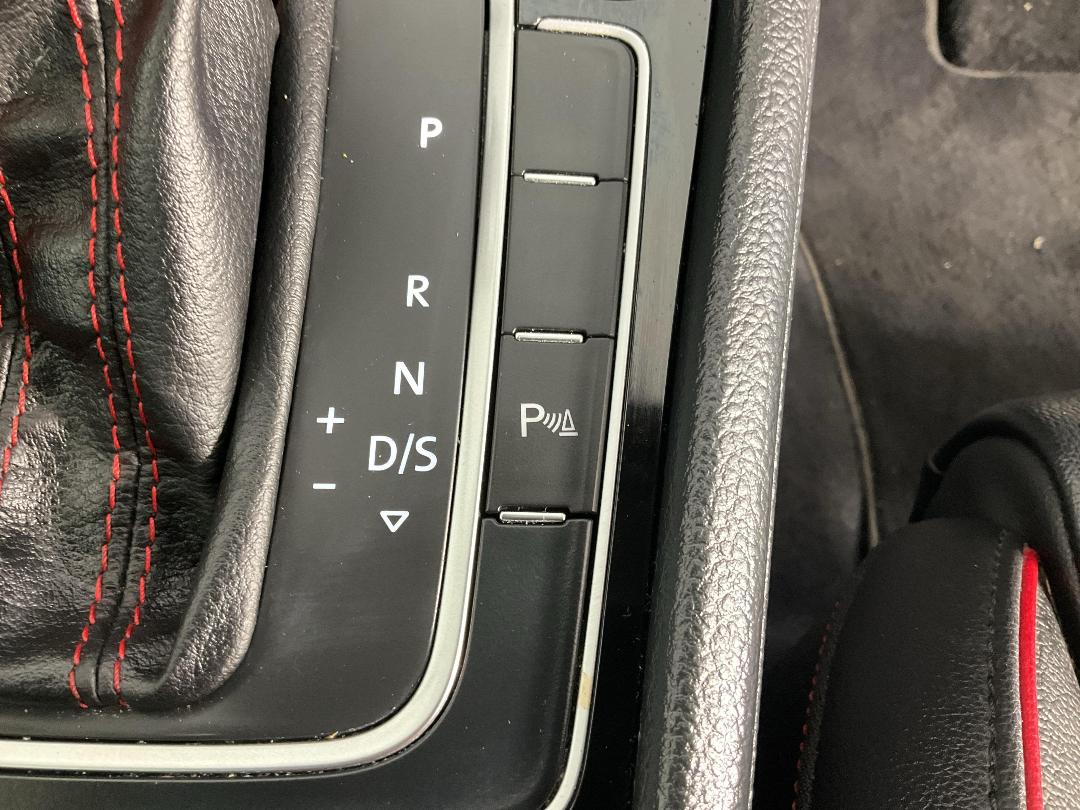 Photo '32' of Volkswagen Golf