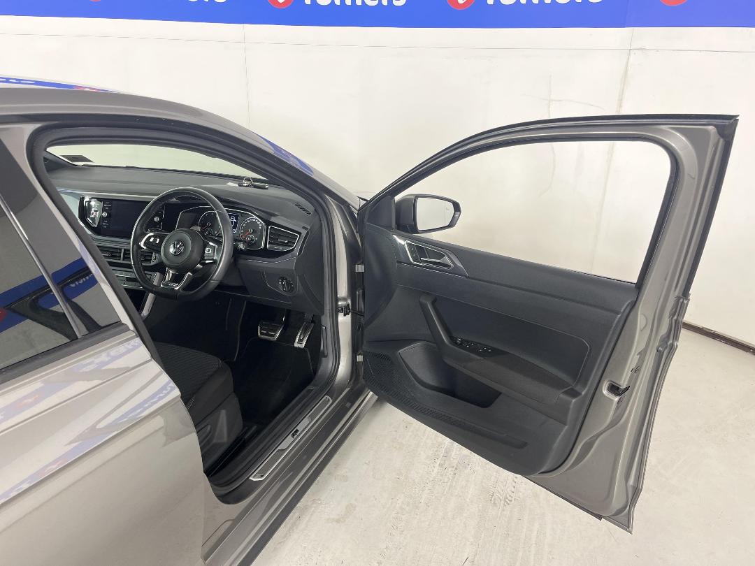 Photo '15' of Volkswagen Polo Photo '15' of Volkswagen Polo