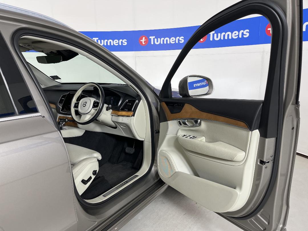 Photo '15' of Volvo XC90 Photo '15' of Volvo XC90