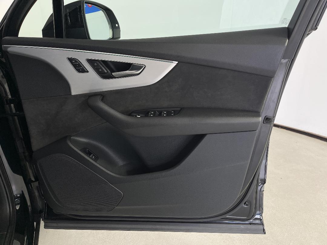 Photo '15' of Audi Q7 Photo '15' of Audi Q7