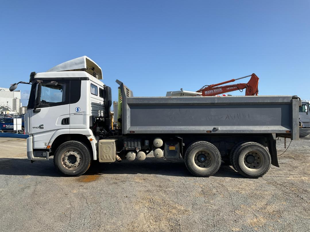 Photo '7' of Factory Built Shacman X3000 Tipper Photo '7' of Factory Built Shacman X3000 Tipper