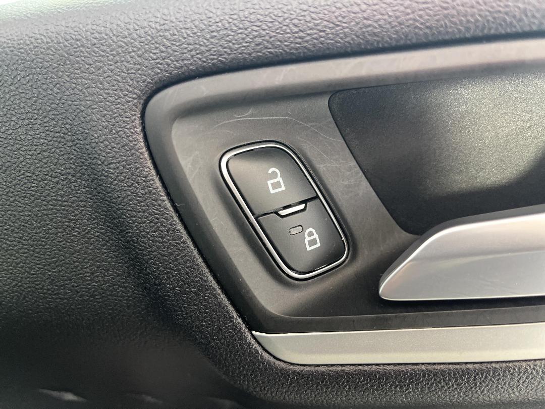 Photo '24' of Ford Escape