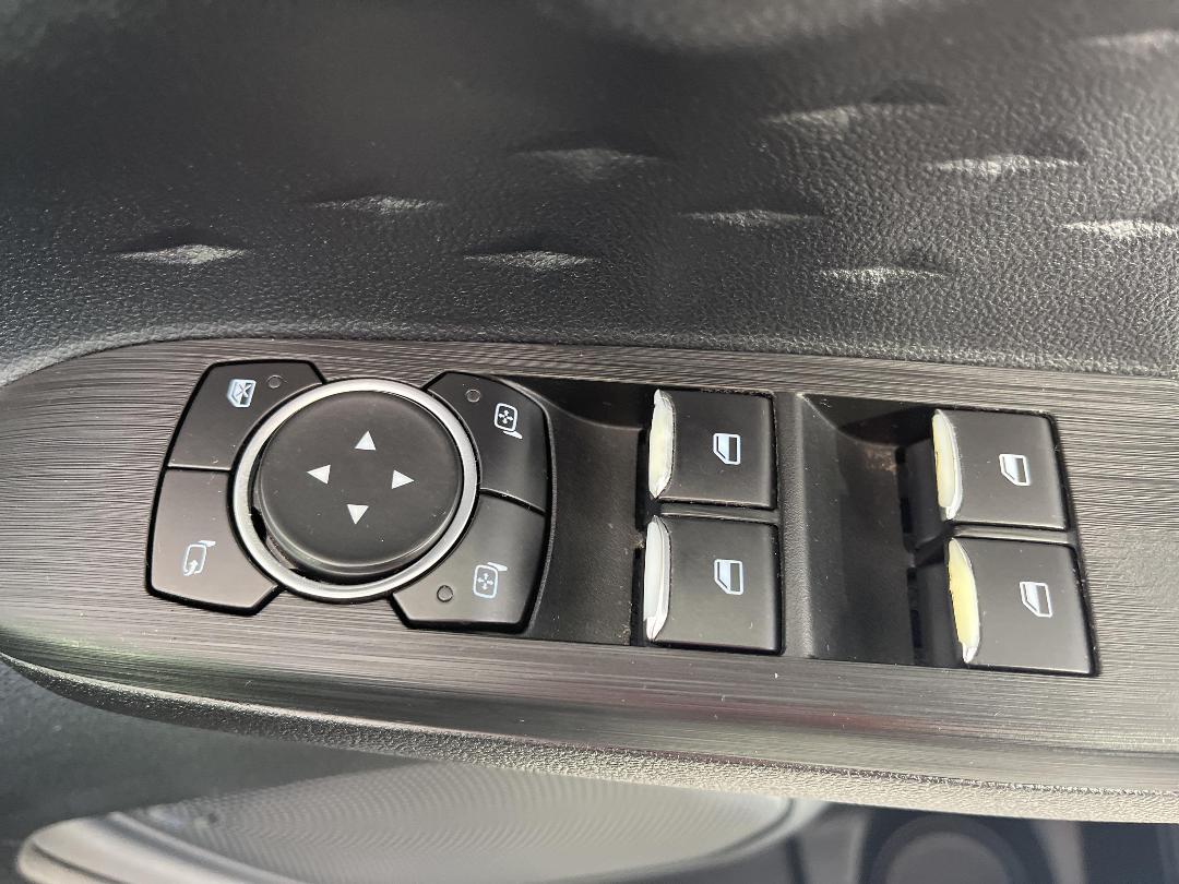 Photo '23' of Ford Escape