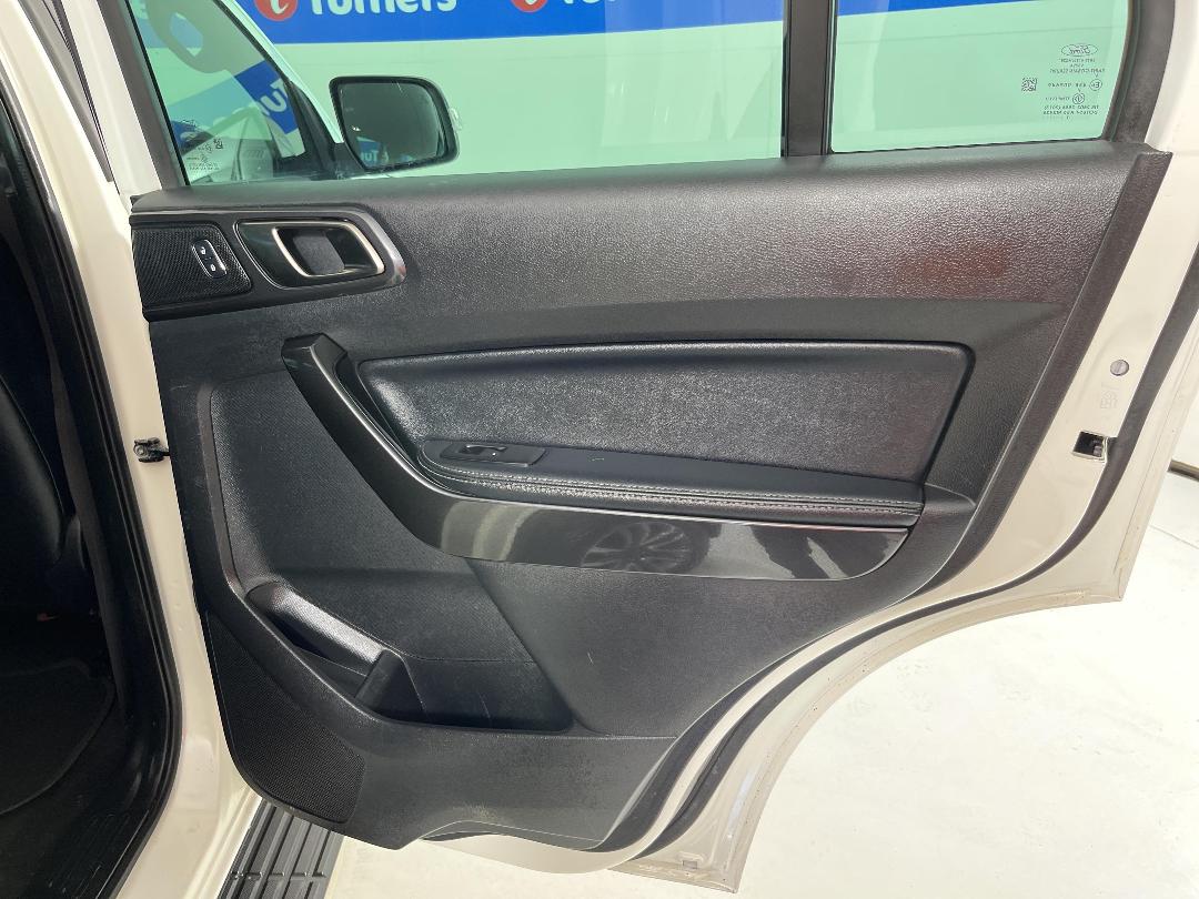 Photo '19' of Ford Everest