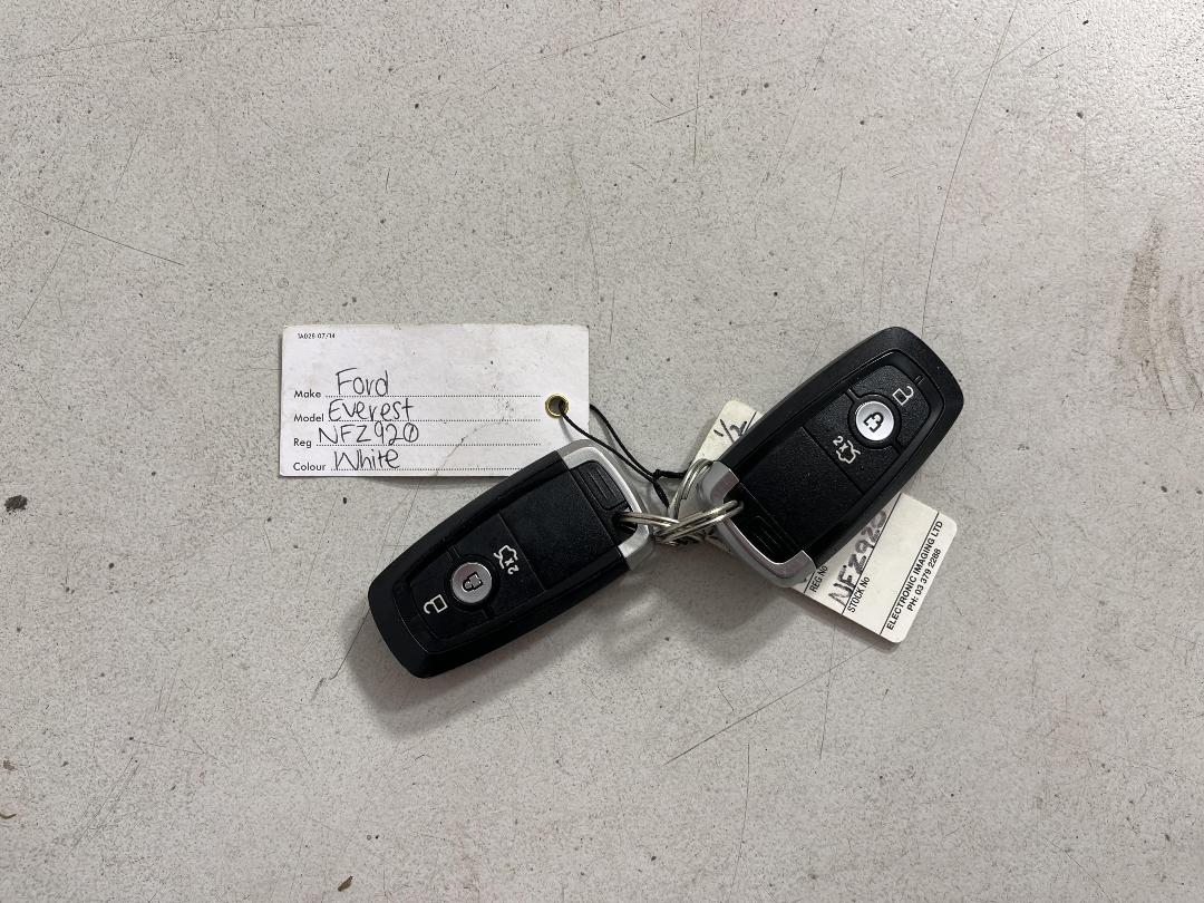 Photo '22' of Ford Everest