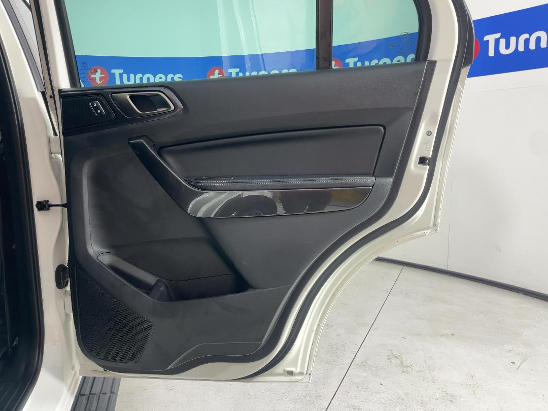 Photo '19' of Ford Everest