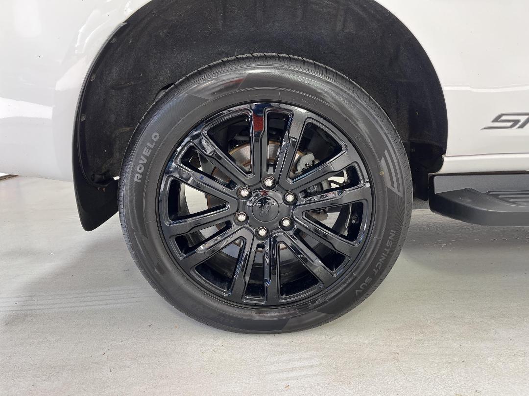 Photo '12' of Ford Everest