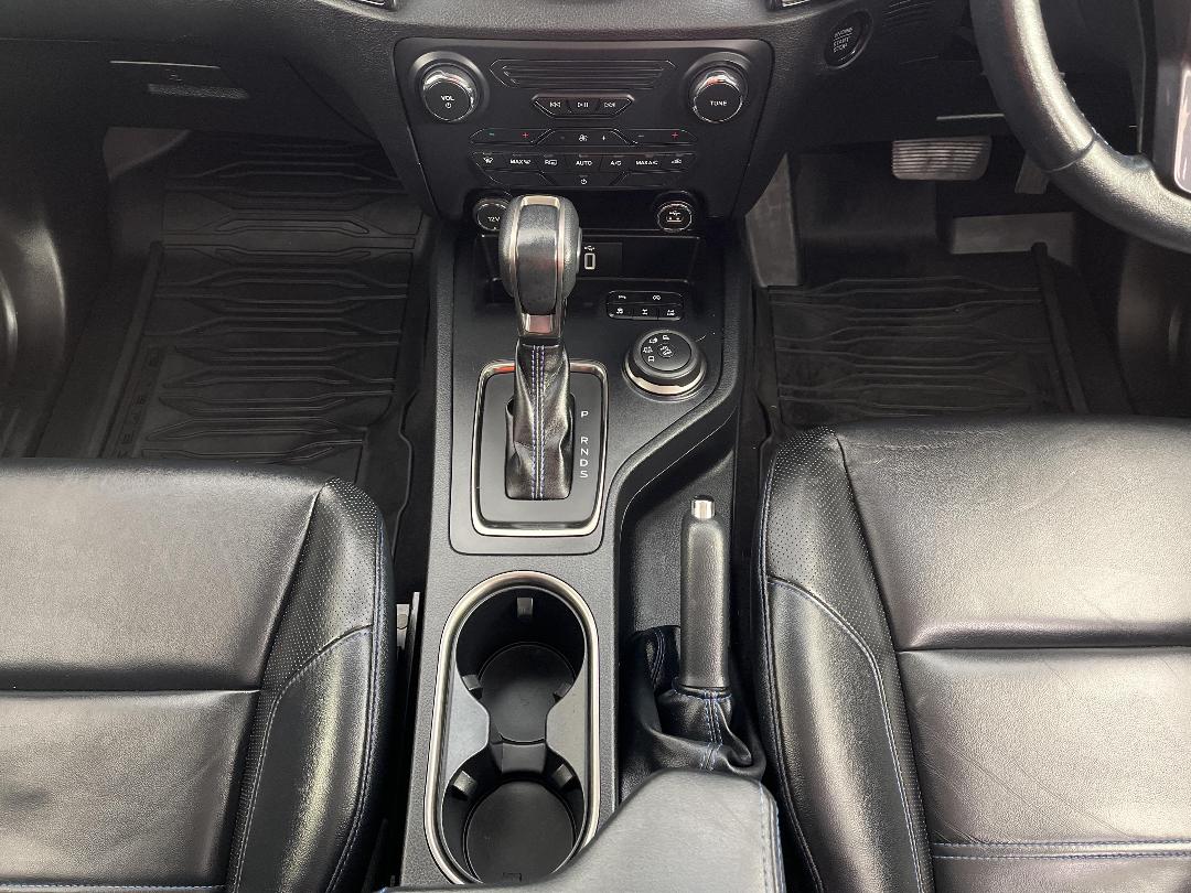 Photo '18' of Ford Everest