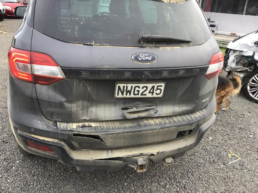 Photo '3' of Ford Everest Sport