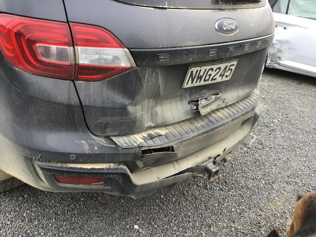 Photo '4' of Ford Everest Sport