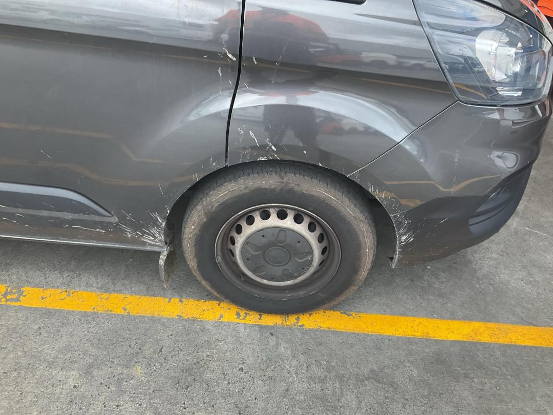 Photo '6' of Ford Transit Custom SWB LOW Roof Photo '6' of Ford Transit Custom SWB LOW Roof