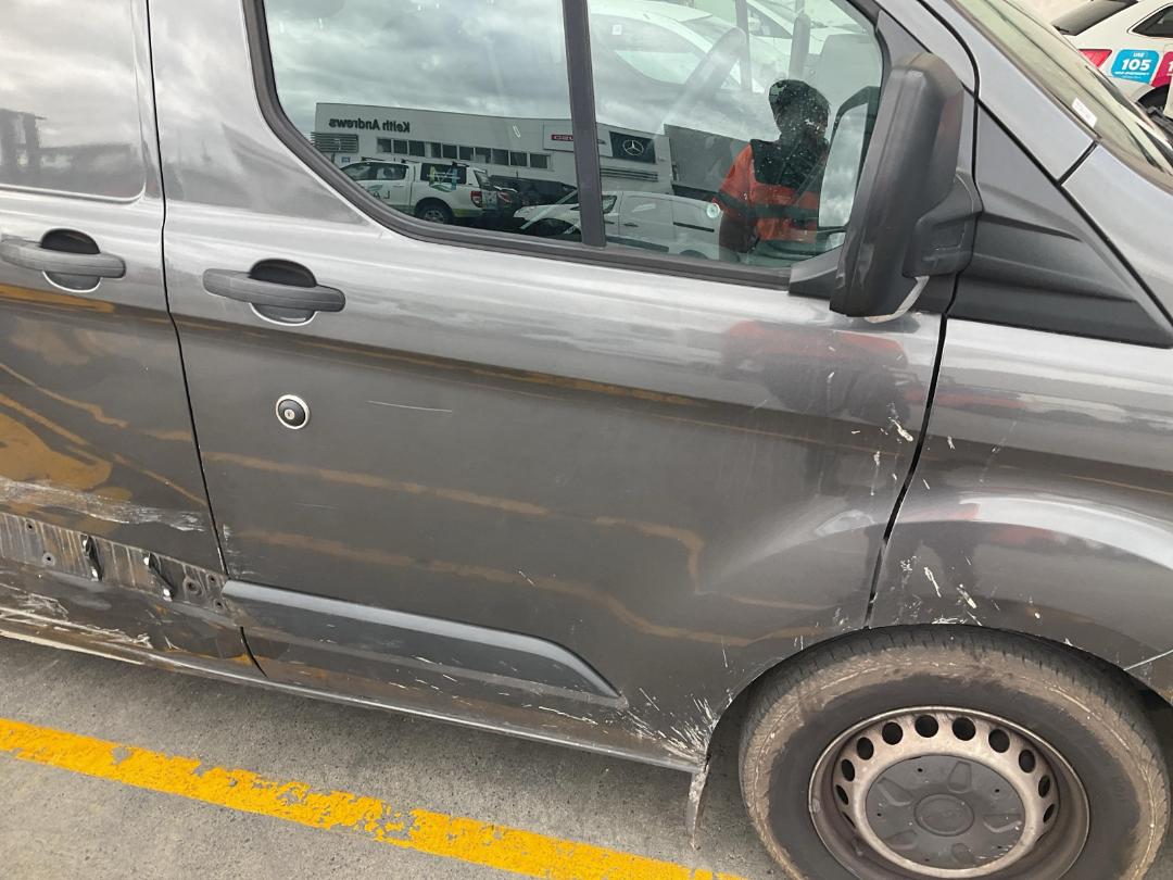 Photo '7' of Ford Transit Custom SWB LOW Roof Photo '7' of Ford Transit Custom SWB LOW Roof