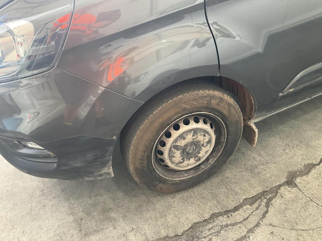 Photo '10' of Ford Transit Custom SWB LOW Roof Photo '10' of Ford Transit Custom SWB LOW Roof