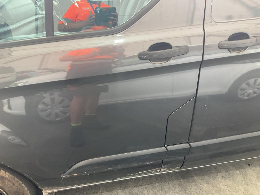 Photo '12' of Ford Transit Custom SWB LOW Roof Photo '12' of Ford Transit Custom SWB LOW Roof