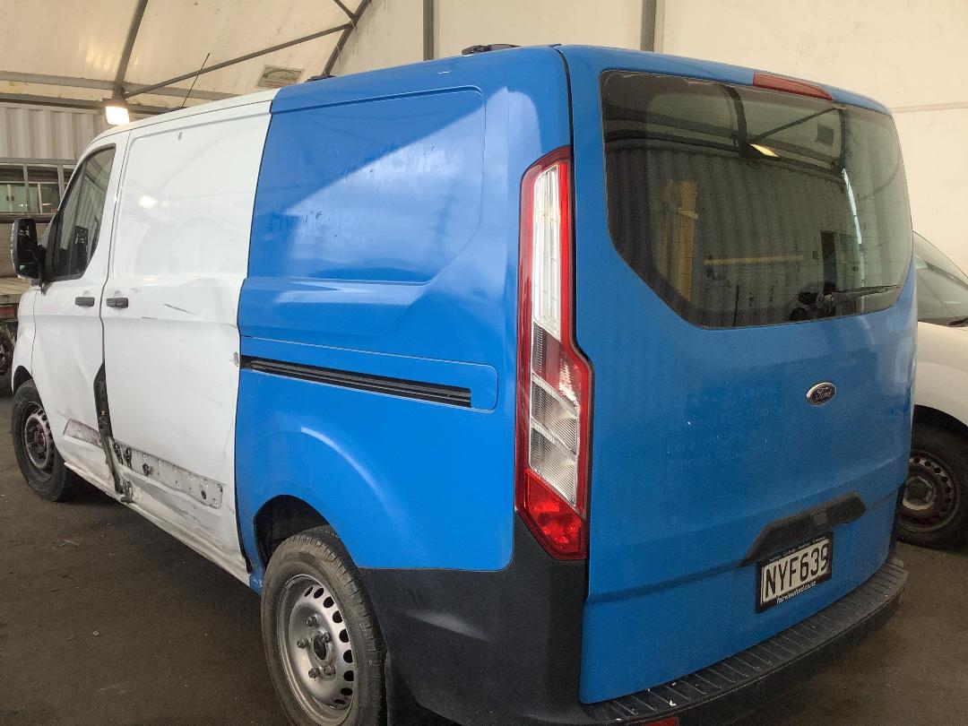 Photo '6' of Ford Transit Custom SWB LOW Roof