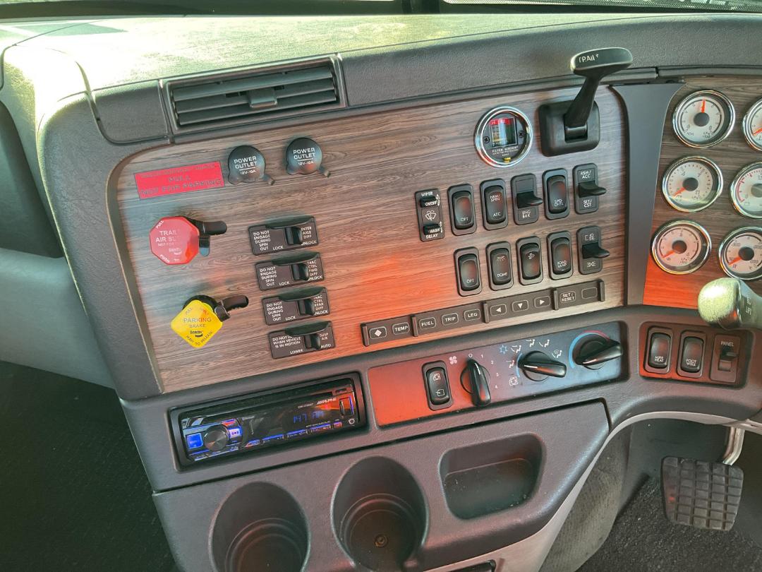 Photo '17' of Freightliner FRL CENTURY 112 TRACTOR Tractor Unit