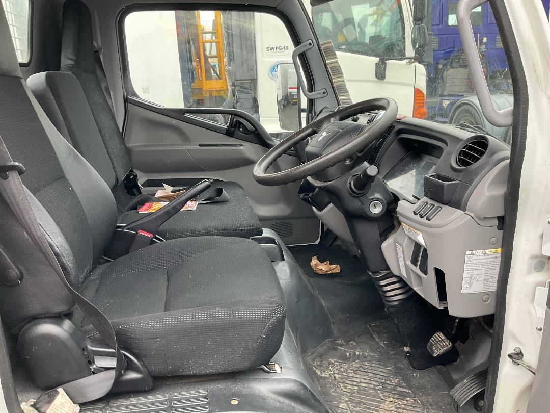 Photo '9' of Fuso Canter 616 - City FEA61BR4Sfac Flat Deck