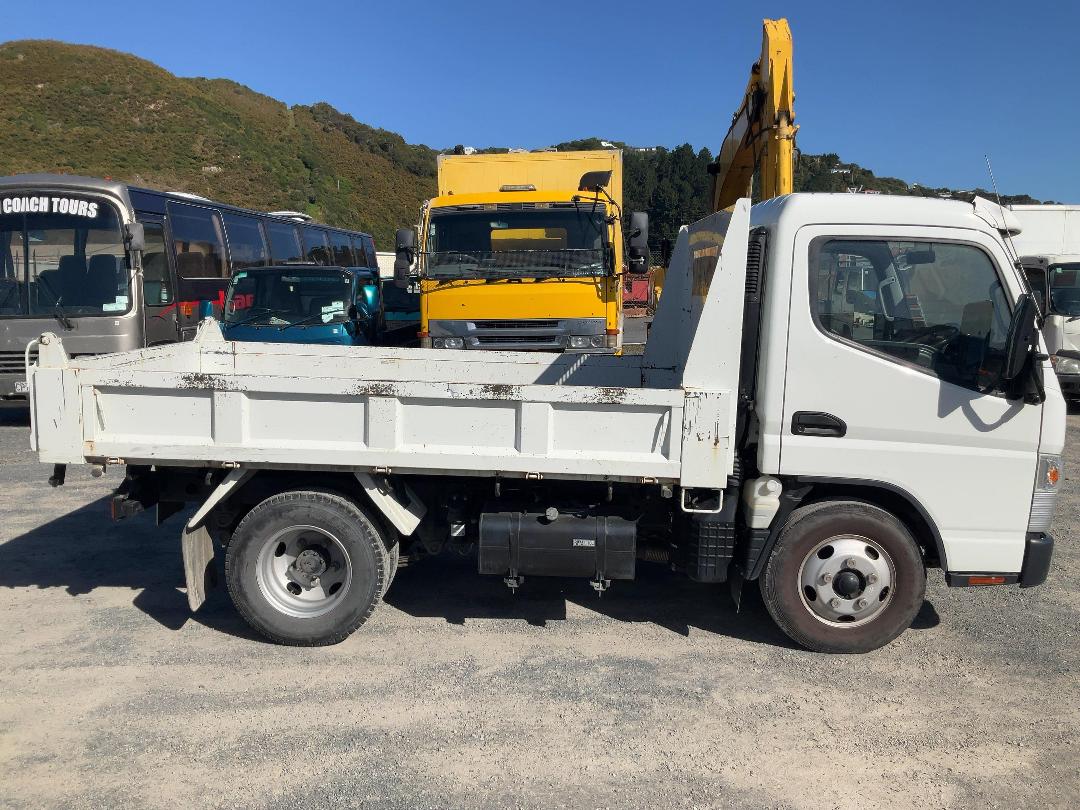 Photo '3' of Fuso Canter 616-City TIP FEA61BR4Sfac(T) Tipper Photo '3' of Fuso Canter 616-City TIP FEA61BR4Sfac(T) Tipper