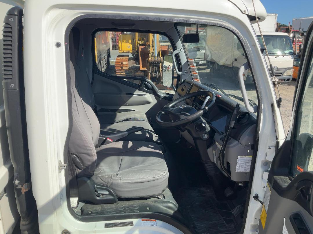 Photo '13' of Fuso Canter 616-City TIP FEA61BR4Sfac(T) Tipper Photo '13' of Fuso Canter 616-City TIP FEA61BR4Sfac(T) Tipper