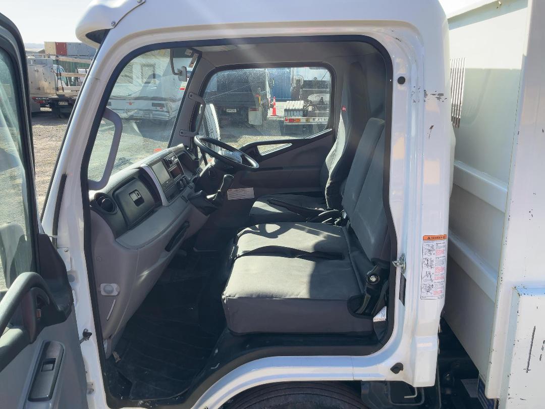 Photo '24' of Fuso Canter 616-City TIP FEA61BR4Sfac(T) Tipper Photo '24' of Fuso Canter 616-City TIP FEA61BR4Sfac(T) Tipper