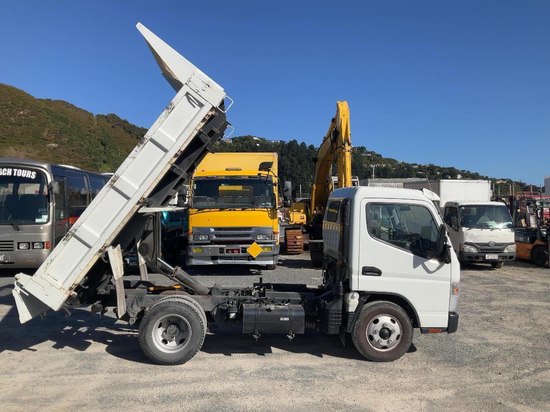 Photo '4' of Fuso Canter 616-City TIP FEA61BR4Sfac(T) Tipper Photo '4' of Fuso Canter 616-City TIP FEA61BR4Sfac(T) Tipper