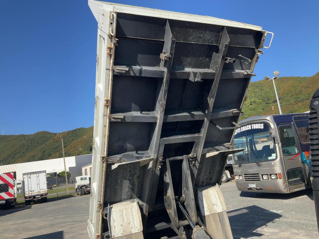 Photo '16' of Fuso Canter 616-City TIP FEA61BR4Sfac(T) Tipper Photo '16' of Fuso Canter 616-City TIP FEA61BR4Sfac(T) Tipper