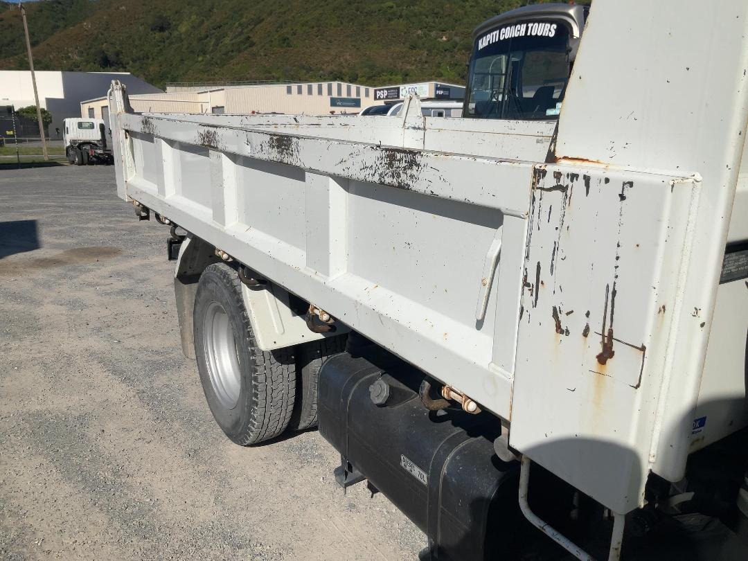 Photo '18' of Fuso Canter 616-City TIP FEA61BR4Sfac(T) Tipper Photo '18' of Fuso Canter 616-City TIP FEA61BR4Sfac(T) Tipper