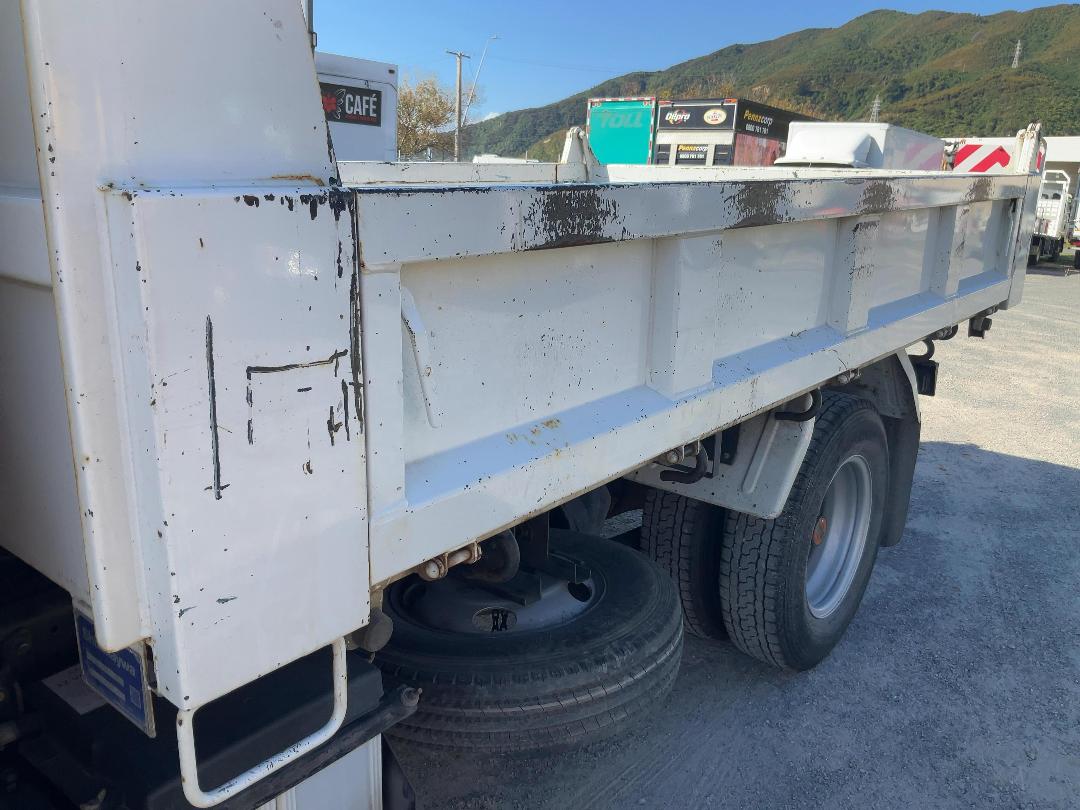 Photo '19' of Fuso Canter 616-City TIP FEA61BR4Sfac(T) Tipper Photo '19' of Fuso Canter 616-City TIP FEA61BR4Sfac(T) Tipper