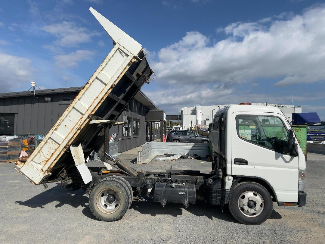 Photo '11' of Fuso Canter 616-City TIP FEA61BR4Sfac(T) Tipper
