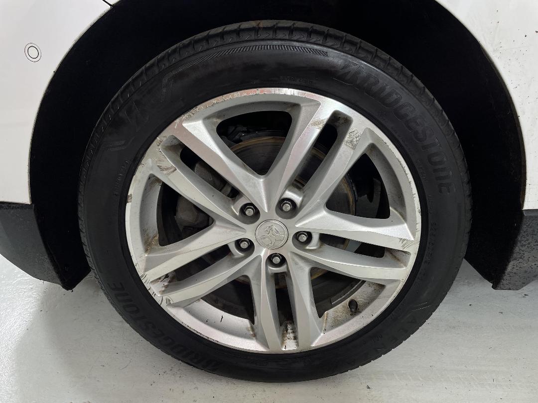 Photo '10' of Holden Equinox