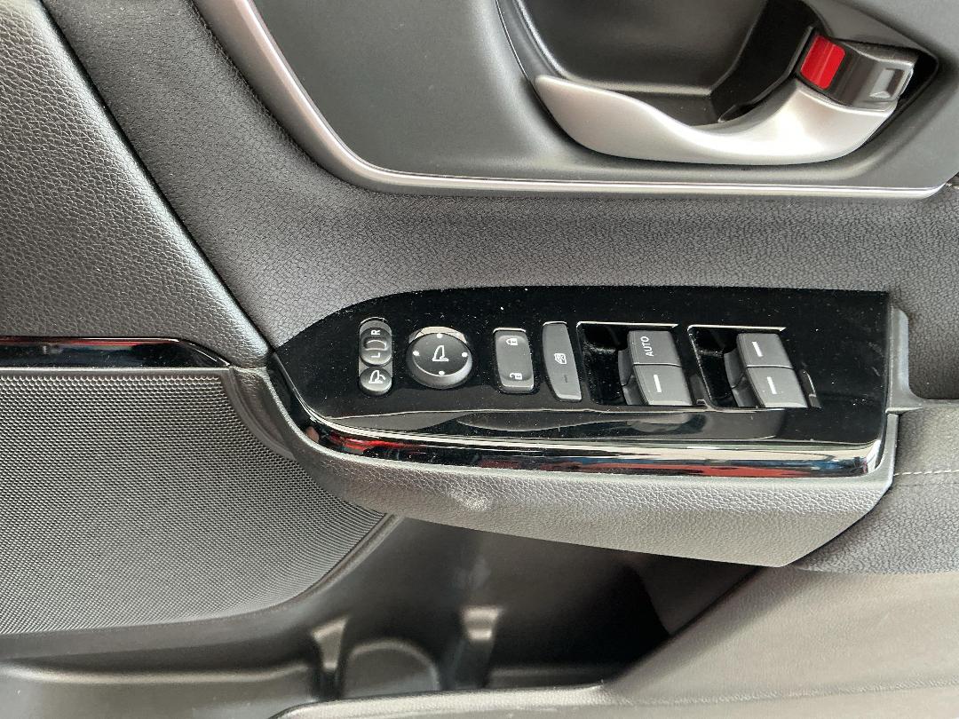 Photo '10' of Honda CRV Touring Photo '10' of Honda CRV Touring