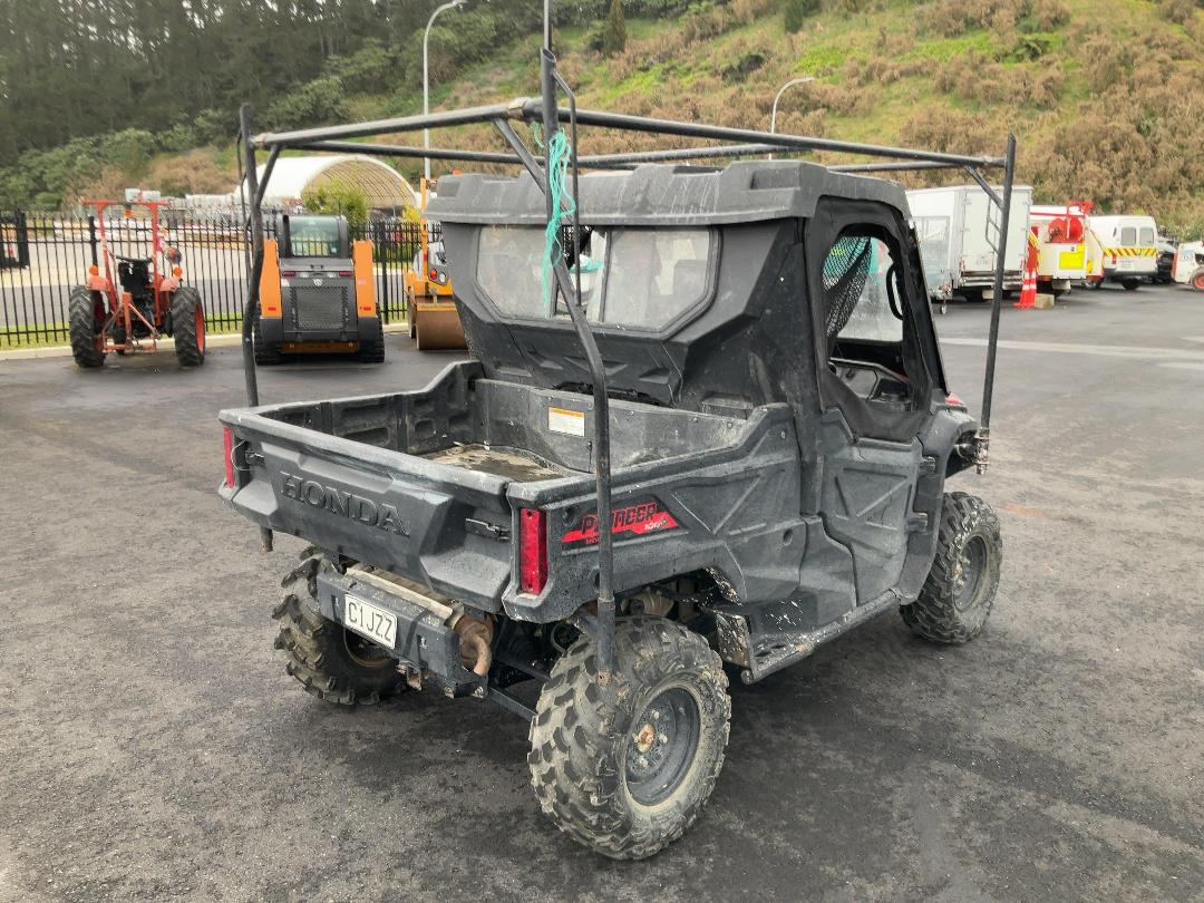 Photo '3' of Honda SXS1000