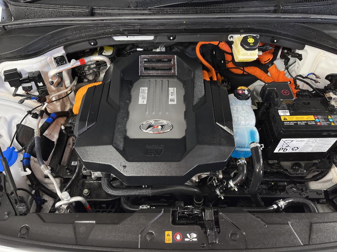 Photo '13' of Hyundai Ioniq Photo '13' of Hyundai Ioniq