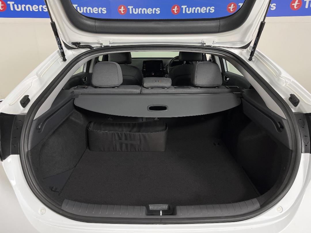 Photo '14' of Hyundai Ioniq Photo '14' of Hyundai Ioniq