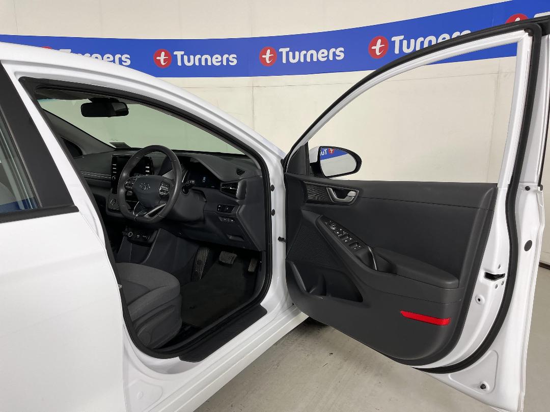 Photo '15' of Hyundai Ioniq Photo '15' of Hyundai Ioniq