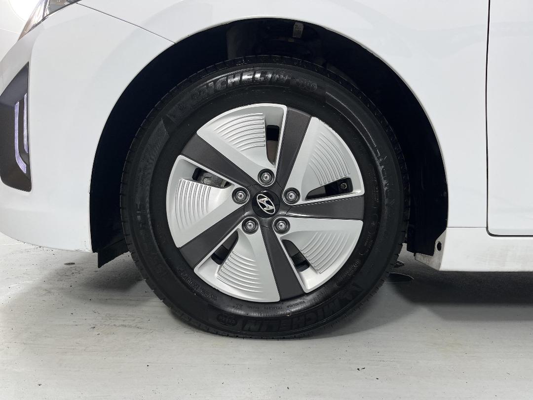 Photo '10' of Hyundai Ioniq Photo '10' of Hyundai Ioniq