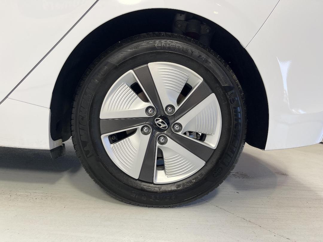 Photo '11' of Hyundai Ioniq Photo '11' of Hyundai Ioniq