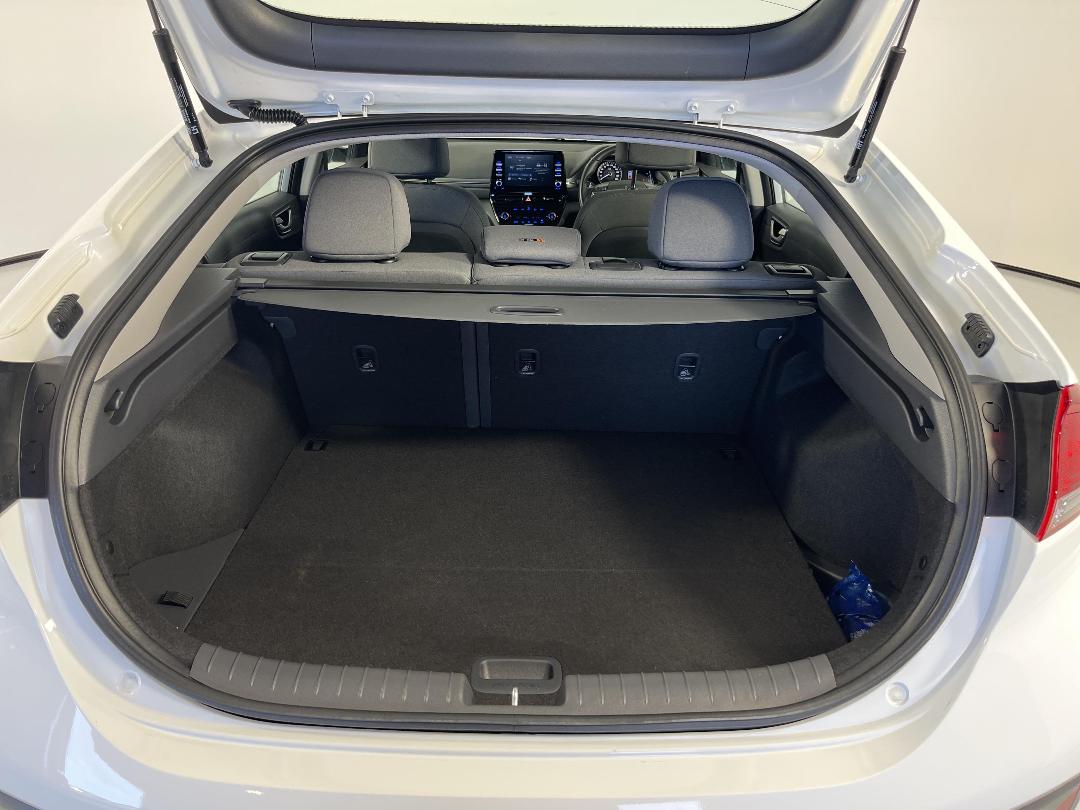 Photo '14' of Hyundai Ioniq Photo '14' of Hyundai Ioniq