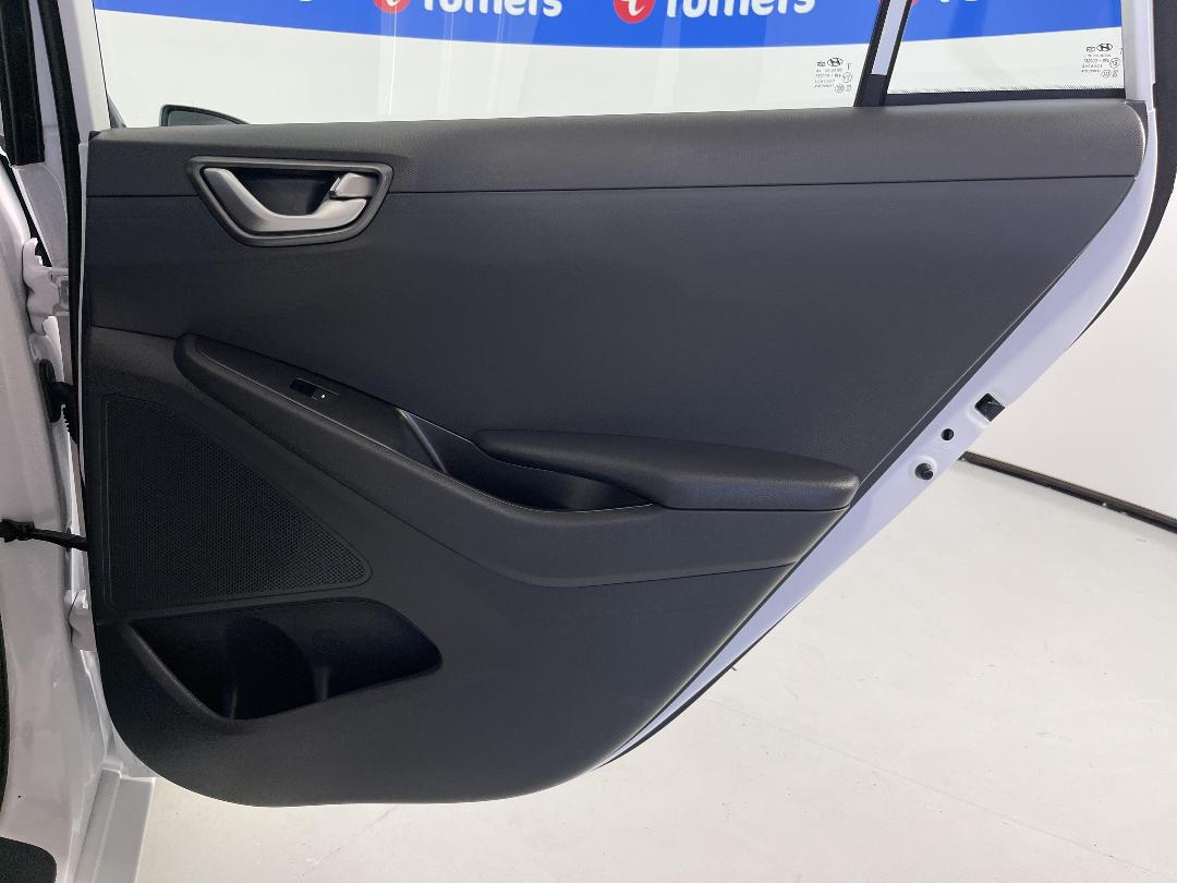 Photo '19' of Hyundai Ioniq Photo '19' of Hyundai Ioniq